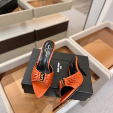 YSL「SAINT LAURENT*」 夏季新品 尖头优雅大气高跟拖鞋 —————————— 尖头设计拉长腿部线条, YSL「SAINT LAURENT*」 夏季新品 尖头优雅大气高跟拖鞋 —————————— 尖头设计拉长腿部线条,