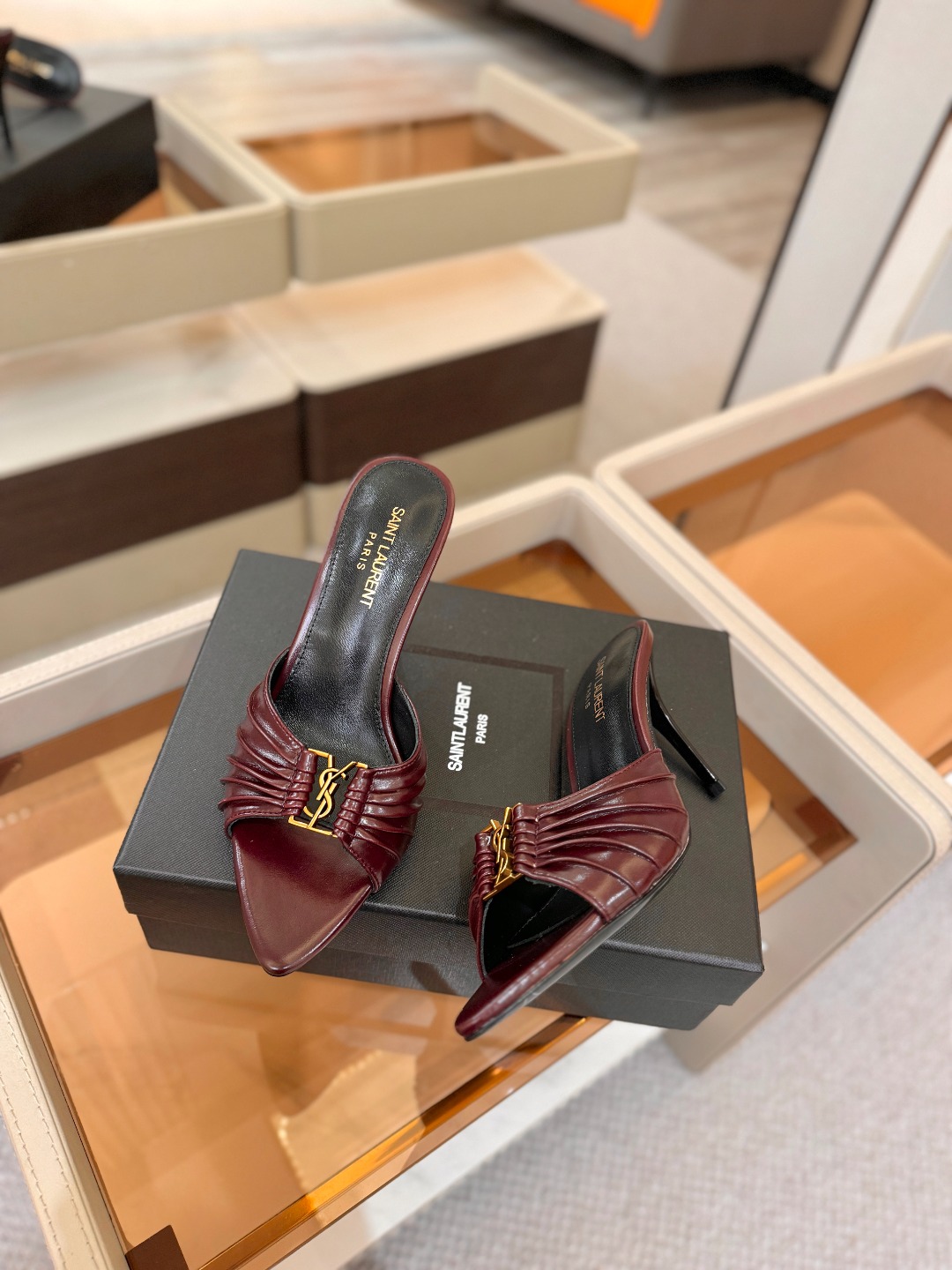 YSL「SAINT LAURENT*」 夏季新品 尖头优雅大气高跟拖鞋 —————————— 尖头设计拉长腿部线条, YSL「SAINT LAURENT*」 夏季新品 尖头优雅大气高跟拖鞋 —————————— 尖头设计拉长腿部线条,