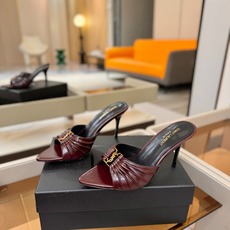 YSL「SAINT LAURENT*」 夏季新品 尖头优雅大气高跟拖鞋 —————————— 尖头设计拉长腿部线条, YSL「SAINT LAURENT*」 夏季新品 尖头优雅大气高跟拖鞋 —————————— 尖头设计拉长腿部线条,