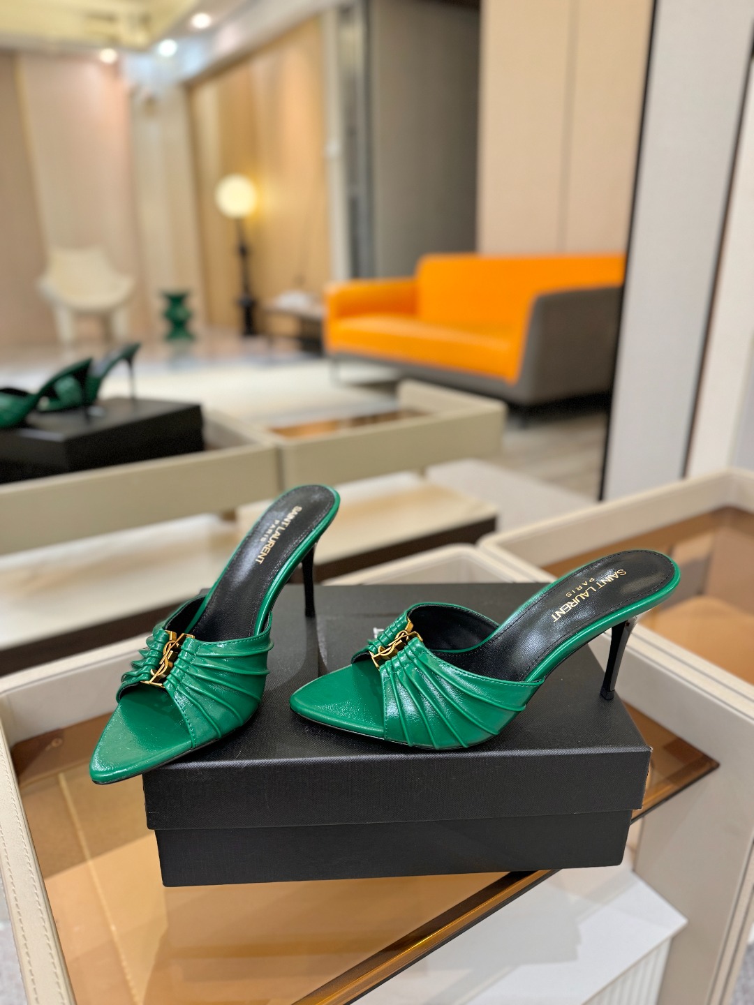 YSL「SAINT LAURENT*」 夏季新品 尖头优雅大气高跟拖鞋 —————————— 尖头设计拉长腿部线条, YSL「SAINT LAURENT*」 夏季新品 尖头优雅大气高跟拖鞋 —————————— 尖头设计拉长腿部线条,