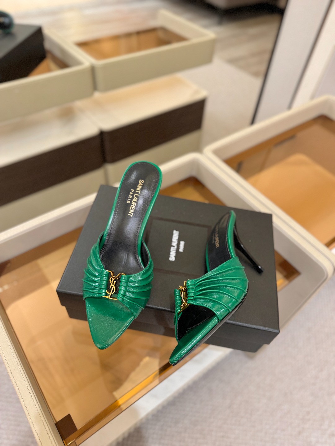 YSL「SAINT LAURENT*」 夏季新品 尖头优雅大气高跟拖鞋 —————————— 尖头设计拉长腿部线条, YSL「SAINT LAURENT*」 夏季新品 尖头优雅大气高跟拖鞋 —————————— 尖头设计拉长腿部线条,