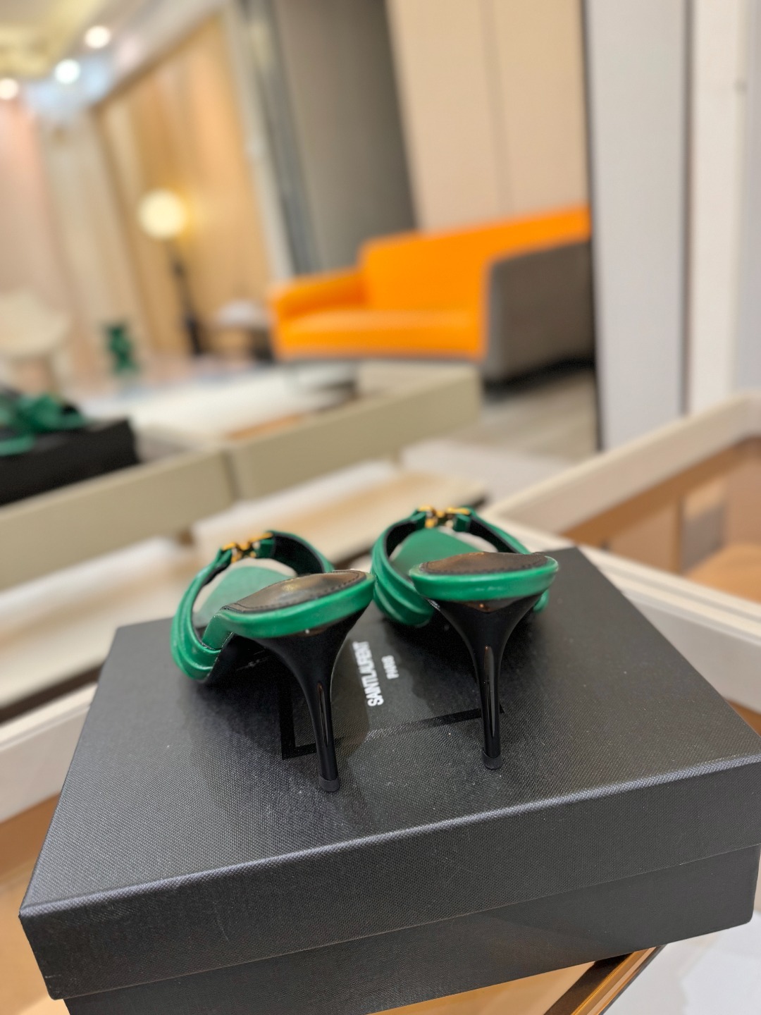 YSL「SAINT LAURENT*」 夏季新品 尖头优雅大气高跟拖鞋 —————————— 尖头设计拉长腿部线条, YSL「SAINT LAURENT*」 夏季新品 尖头优雅大气高跟拖鞋 —————————— 尖头设计拉长腿部线条,
