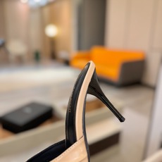 YSL「SAINT LAURENT*」 夏季新品 尖头优雅大气高跟拖鞋 —————————— 尖头设计拉长腿部线条, YSL「SAINT LAURENT*」 夏季新品 尖头优雅大气高跟拖鞋 —————————— 尖头设计拉长腿部线条,