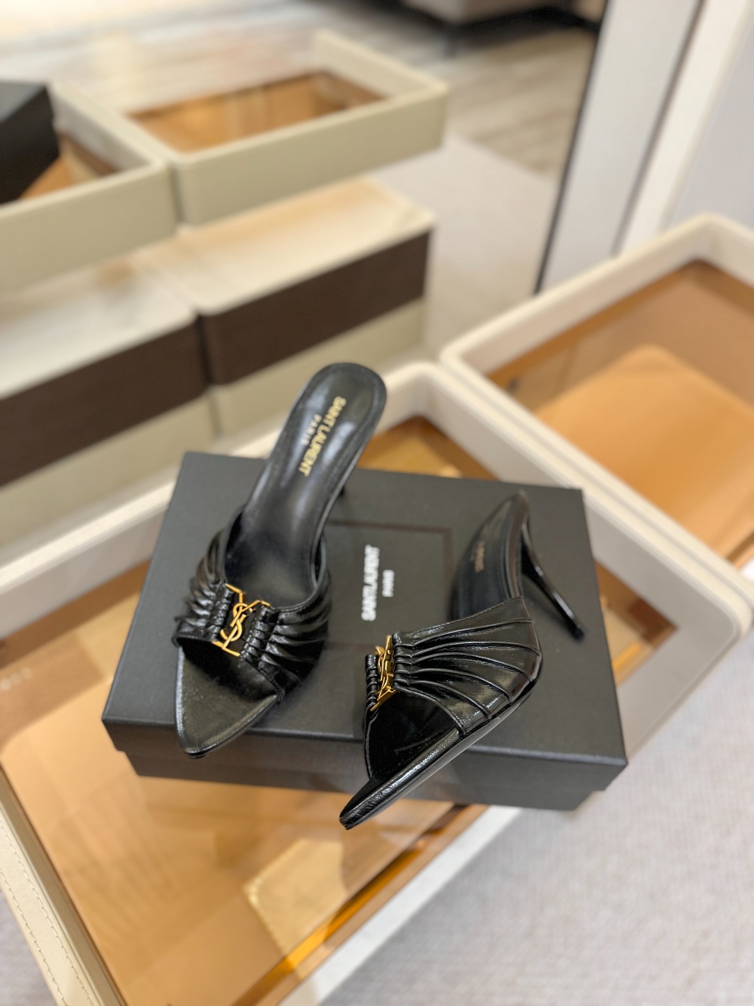 YSL「SAINT LAURENT*」 夏季新品 尖头优雅大气高跟拖鞋 —————————— 尖头设计拉长腿部线条, YSL「SAINT LAURENT*」 夏季新品 尖头优雅大气高跟拖鞋 —————————— 尖头设计拉长腿部线条,