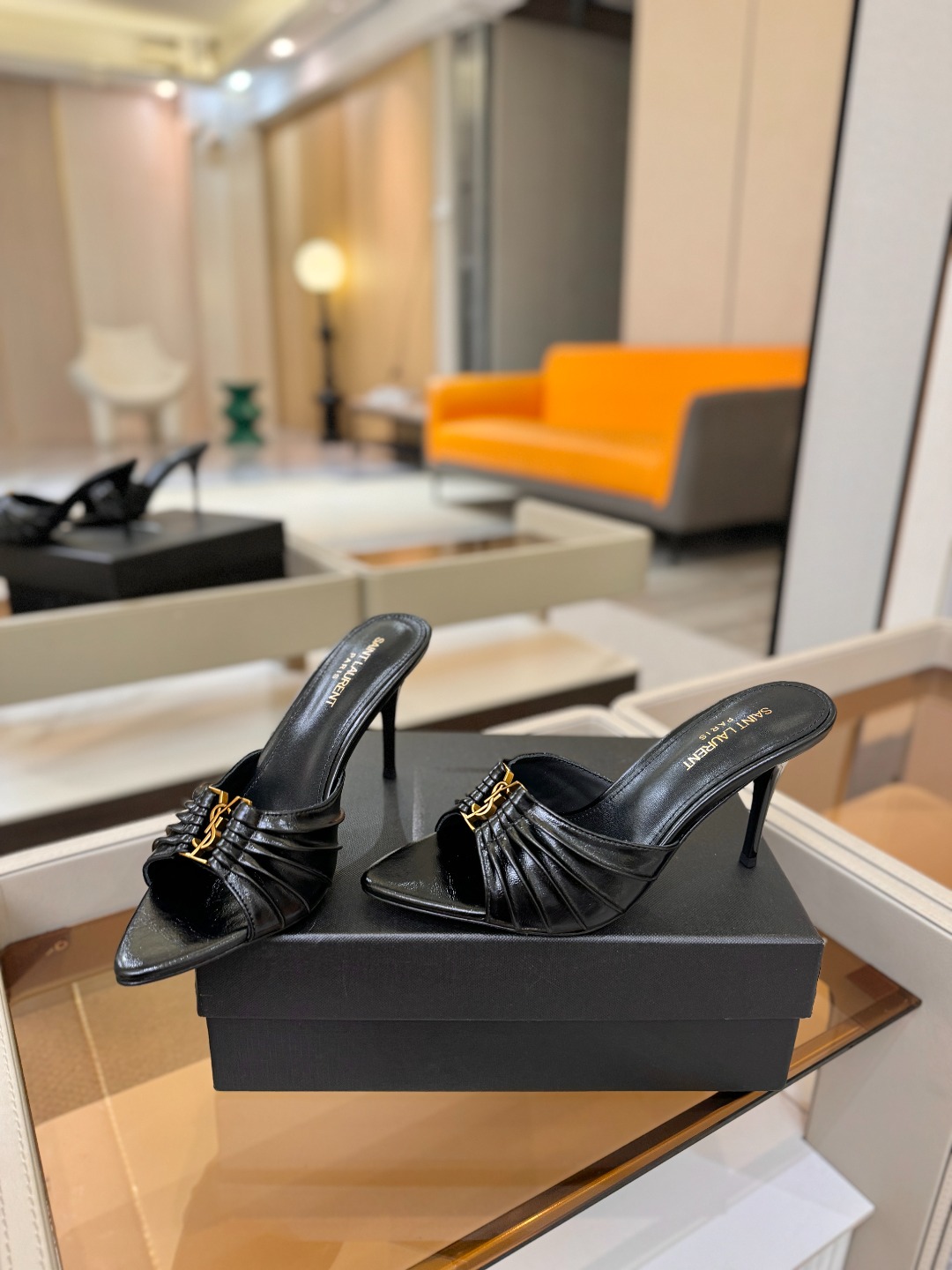 YSL「SAINT LAURENT*」 夏季新品 尖头优雅大气高跟拖鞋 —————————— 尖头设计拉长腿部线条, YSL「SAINT LAURENT*」 夏季新品 尖头优雅大气高跟拖鞋 —————————— 尖头设计拉长腿部线条,