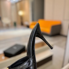 YSL「SAINT LAURENT*」 夏季新品 尖头优雅大气高跟拖鞋 —————————— 尖头设计拉长腿部线条, YSL「SAINT LAURENT*」 夏季新品 尖头优雅大气高跟拖鞋 —————————— 尖头设计拉长腿部线条,