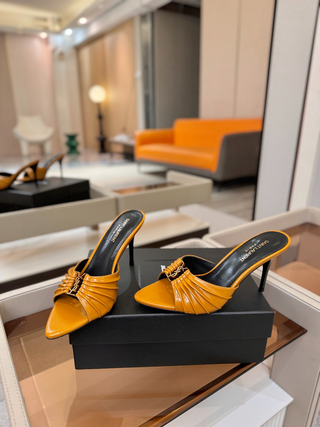 YSL「SAINT LAURENT*」 夏季新品 尖头优雅大气高跟拖鞋 —————————— 尖头设计拉长腿部线条, YSL「SAINT LAURENT*」 夏季新品 尖头优雅大气高跟拖鞋 —————————— 尖头设计拉长腿部线条,