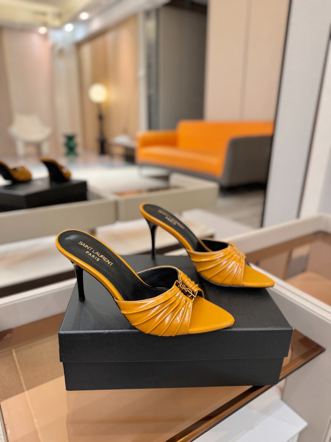 YSL「SAINT LAURENT*」 夏季新品 尖头优雅大气高跟拖鞋 —————————— 尖头设计拉长腿部线条, YSL「SAINT LAURENT*」 夏季新品 尖头优雅大气高跟拖鞋 —————————— 尖头设计拉长腿部线条,