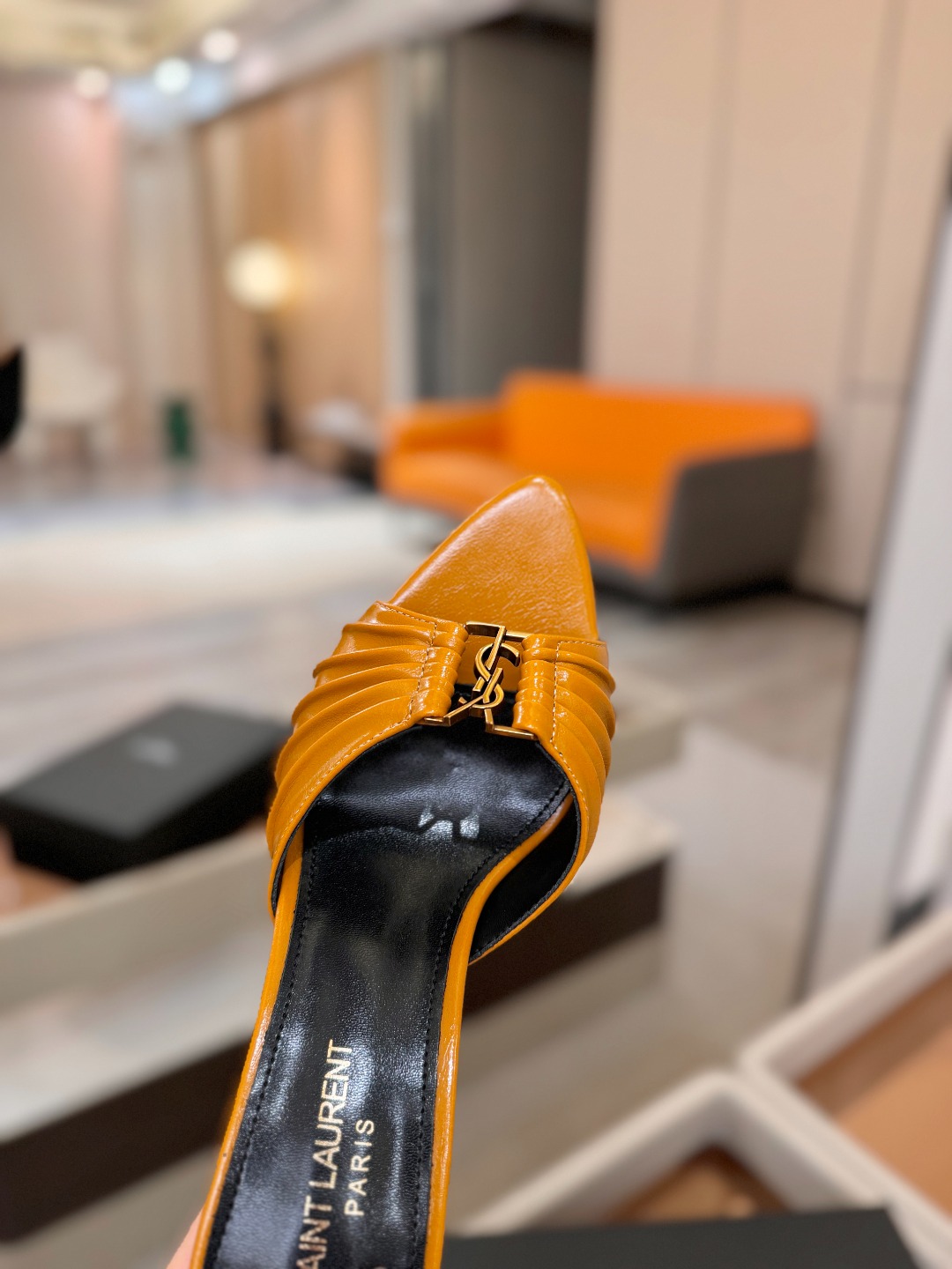 YSL「SAINT LAURENT*」 夏季新品 尖头优雅大气高跟拖鞋 —————————— 尖头设计拉长腿部线条, YSL「SAINT LAURENT*」 夏季新品 尖头优雅大气高跟拖鞋 —————————— 尖头设计拉长腿部线条,