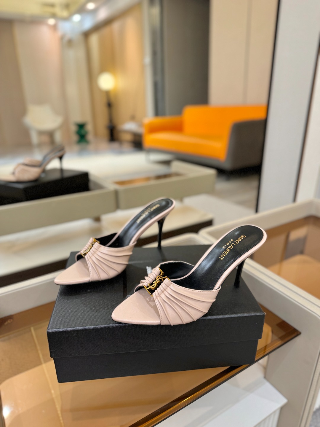 YSL「SAINT LAURENT*」 夏季新品 尖头优雅大气高跟拖鞋 —————————— 尖头设计拉长腿部线条, YSL「SAINT LAURENT*」 夏季新品 尖头优雅大气高跟拖鞋 —————————— 尖头设计拉长腿部线条,