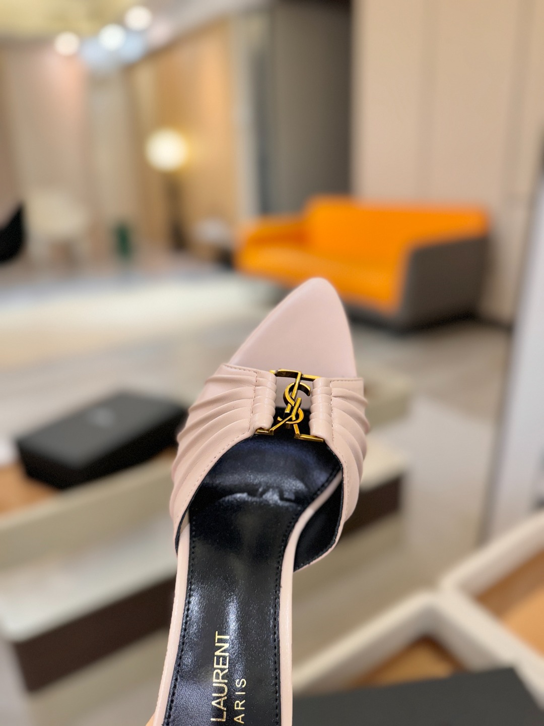 YSL「SAINT LAURENT*」 夏季新品 尖头优雅大气高跟拖鞋 —————————— 尖头设计拉长腿部线条, YSL「SAINT LAURENT*」 夏季新品 尖头优雅大气高跟拖鞋 —————————— 尖头设计拉长腿部线条,