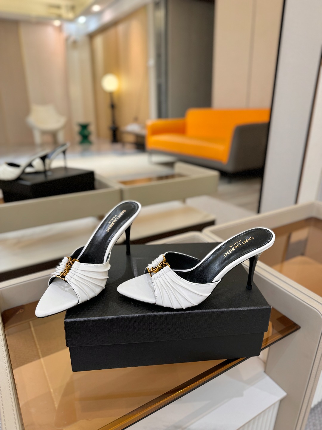 YSL「SAINT LAURENT*」 夏季新品 尖头优雅大气高跟拖鞋 —————————— 尖头设计拉长腿部线条, YSL「SAINT LAURENT*」 夏季新品 尖头优雅大气高跟拖鞋 —————————— 尖头设计拉长腿部线条,