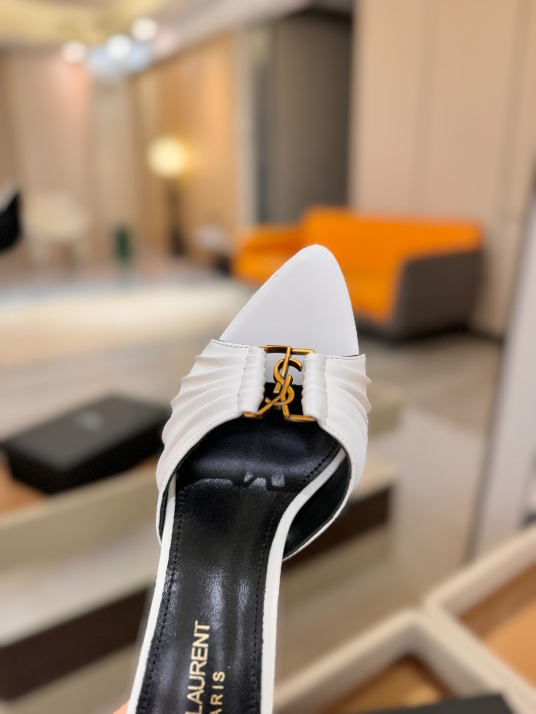 YSL「SAINT LAURENT*」 夏季新品 尖头优雅大气高跟拖鞋 —————————— 尖头设计拉长腿部线条, YSL「SAINT LAURENT*」 夏季新品 尖头优雅大气高跟拖鞋 —————————— 尖头设计拉长腿部线条,