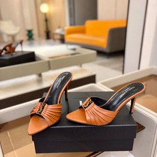 YSL「SAINT LAURENT*」 夏季新品 尖头优雅大气高跟拖鞋 —————————— 尖头设计拉长腿部线条, YSL「SAINT LAURENT*」 夏季新品 尖头优雅大气高跟拖鞋 —————————— 尖头设计拉长腿部线条,