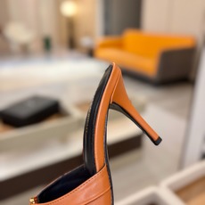 YSL「SAINT LAURENT*」 夏季新品 尖头优雅大气高跟拖鞋 —————————— 尖头设计拉长腿部线条, YSL「SAINT LAURENT*」 夏季新品 尖头优雅大气高跟拖鞋 —————————— 尖头设计拉长腿部线条,