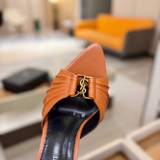 YSL「SAINT LAURENT*」 夏季新品 尖头优雅大气高跟拖鞋 —————————— 尖头设计拉长腿部线条, YSL「SAINT LAURENT*」 夏季新品 尖头优雅大气高跟拖鞋 —————————— 尖头设计拉长腿部线条,