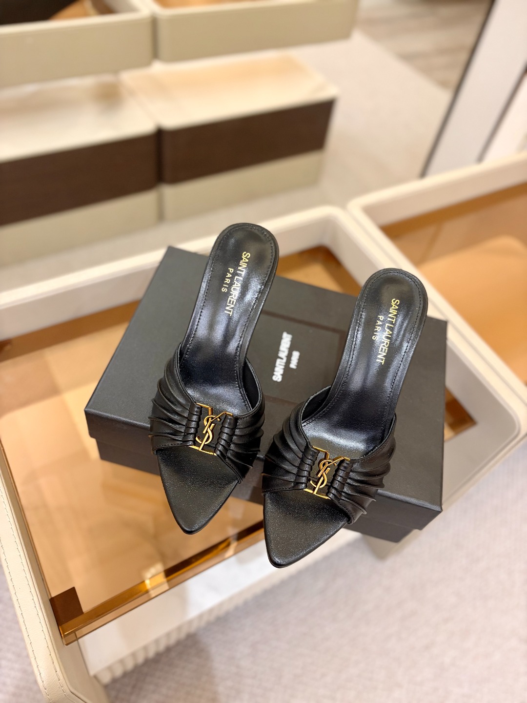 YSL「SAINT LAURENT*」 夏季新品 尖头优雅大气高跟拖鞋 —————————— 尖头设计拉长腿部线条, YSL「SAINT LAURENT*」 夏季新品 尖头优雅大气高跟拖鞋 —————————— 尖头设计拉长腿部线条,