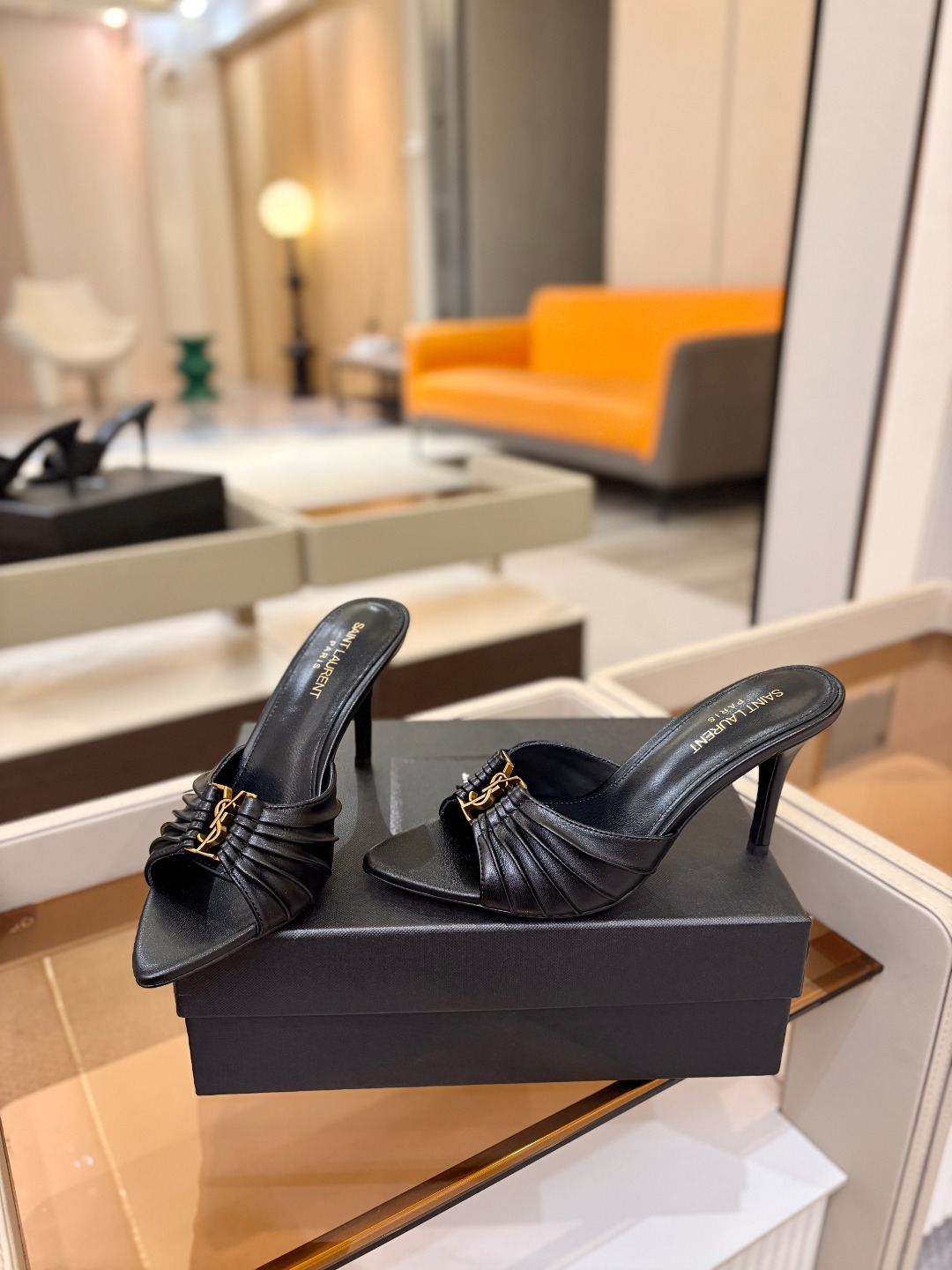 YSL「SAINT LAURENT*」 夏季新品 尖头优雅大气高跟拖鞋 —————————— 尖头设计拉长腿部线条, YSL「SAINT LAURENT*」 夏季新品 尖头优雅大气高跟拖鞋 —————————— 尖头设计拉长腿部线条,