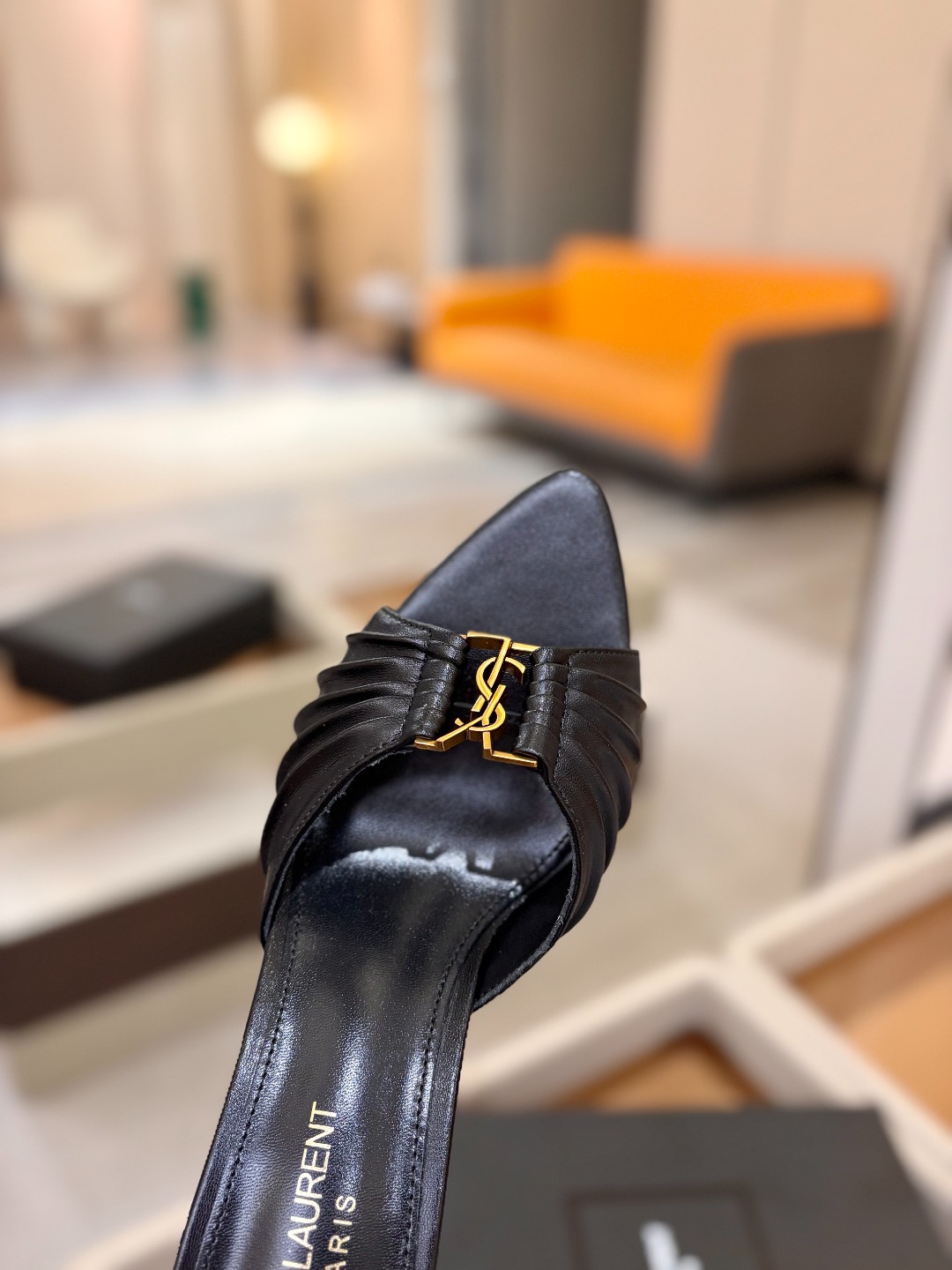 YSL「SAINT LAURENT*」 夏季新品 尖头优雅大气高跟拖鞋 —————————— 尖头设计拉长腿部线条, YSL「SAINT LAURENT*」 夏季新品 尖头优雅大气高跟拖鞋 —————————— 尖头设计拉长腿部线条,