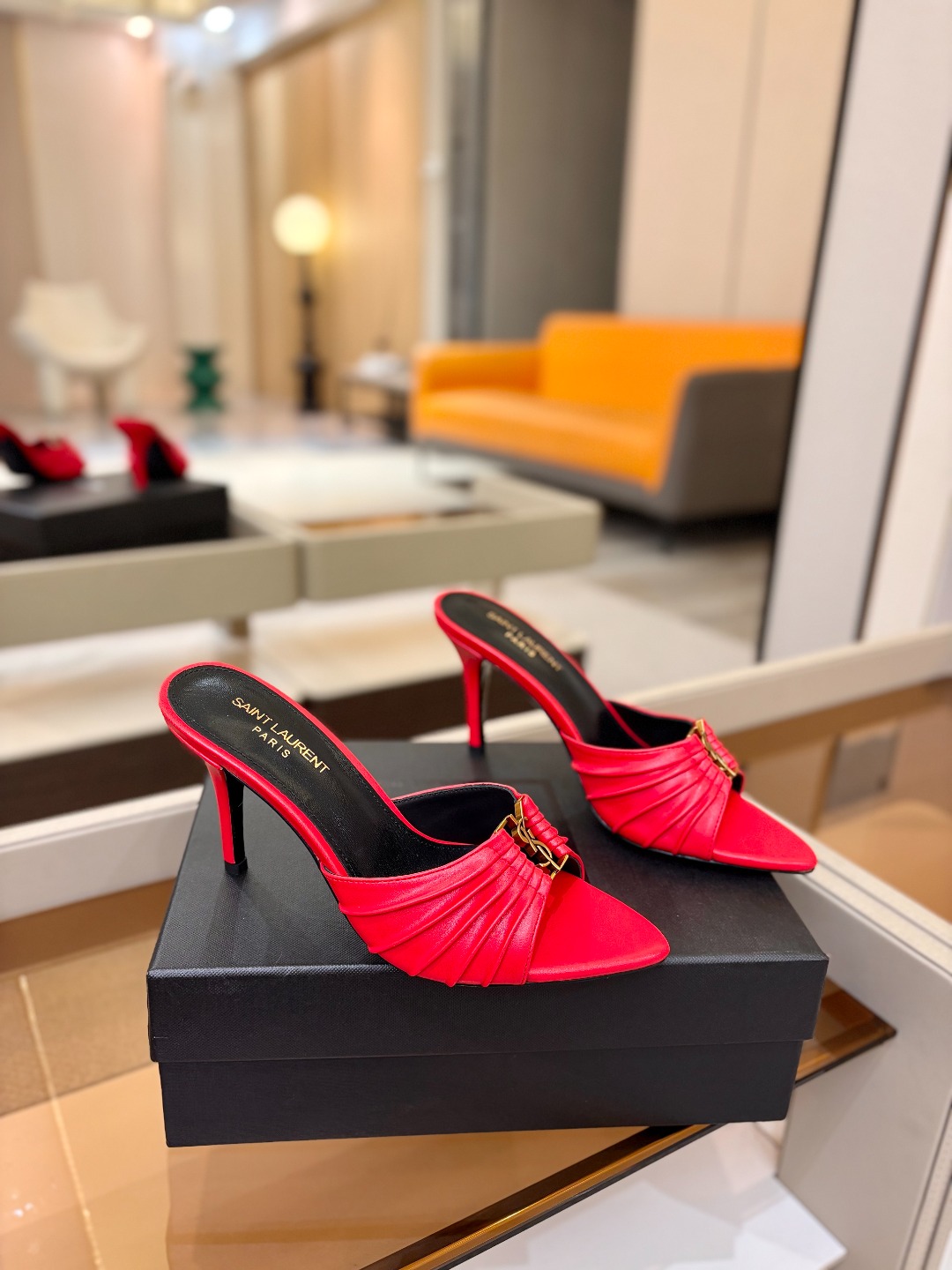 YSL「SAINT LAURENT*」 夏季新品 尖头优雅大气高跟拖鞋 —————————— 尖头设计拉长腿部线条, YSL「SAINT LAURENT*」 夏季新品 尖头优雅大气高跟拖鞋 —————————— 尖头设计拉长腿部线条,