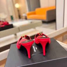 YSL「SAINT LAURENT*」 夏季新品 尖头优雅大气高跟拖鞋 —————————— 尖头设计拉长腿部线条, YSL「SAINT LAURENT*」 夏季新品 尖头优雅大气高跟拖鞋 —————————— 尖头设计拉长腿部线条,