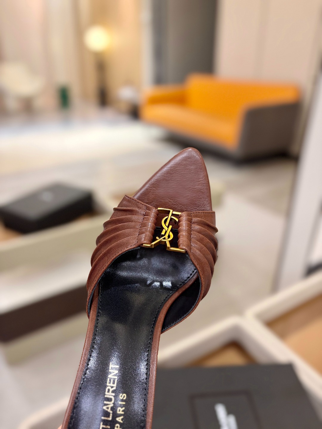 YSL「SAINT LAURENT*」 夏季新品 尖头优雅大气高跟拖鞋 —————————— 尖头设计拉长腿部线条, YSL「SAINT LAURENT*」 夏季新品 尖头优雅大气高跟拖鞋 —————————— 尖头设计拉长腿部线条,
