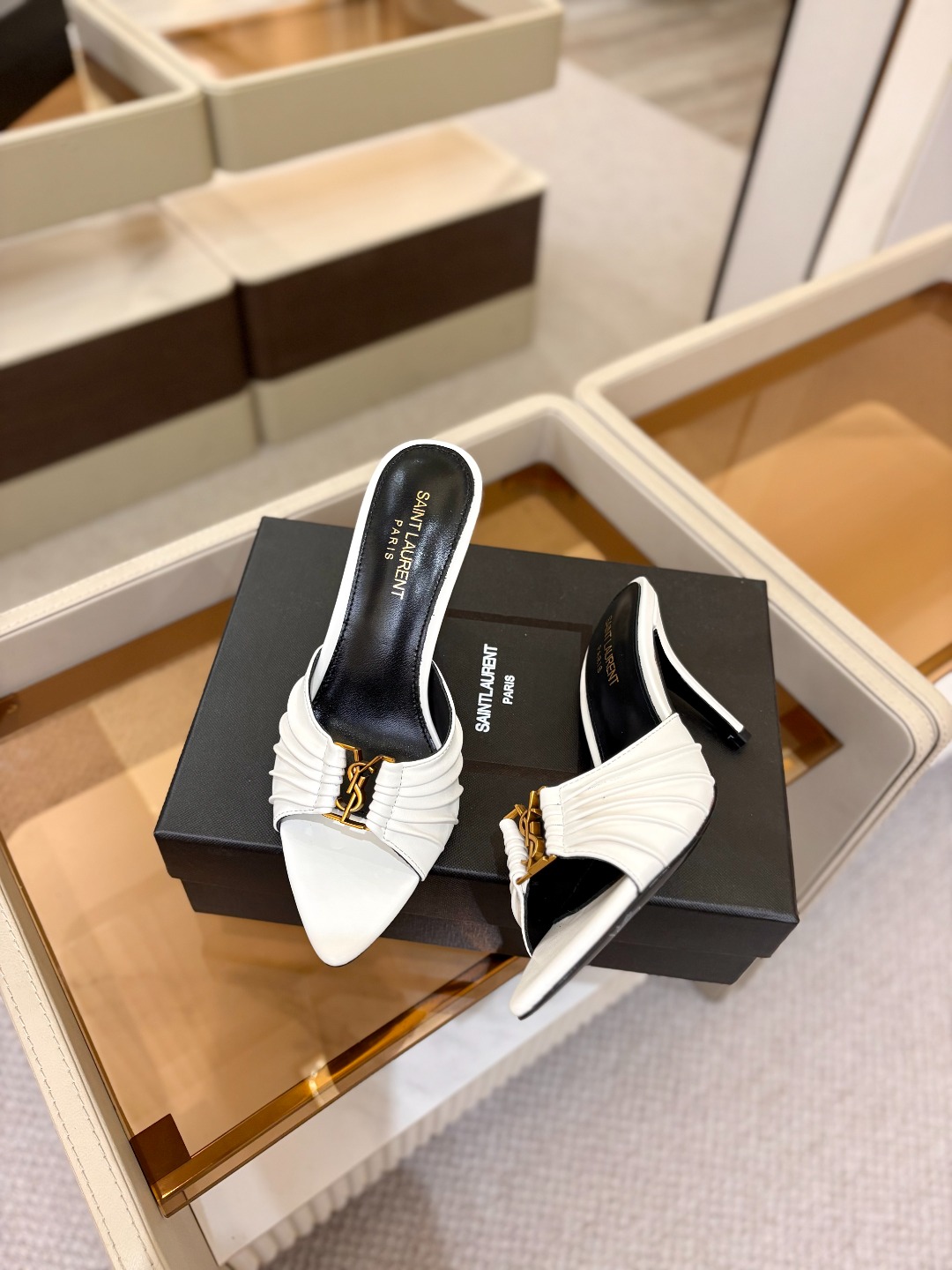 YSL「SAINT LAURENT*」 夏季新品 尖头优雅大气高跟拖鞋 —————————— 尖头设计拉长腿部线条, YSL「SAINT LAURENT*」 夏季新品 尖头优雅大气高跟拖鞋 —————————— 尖头设计拉长腿部线条,