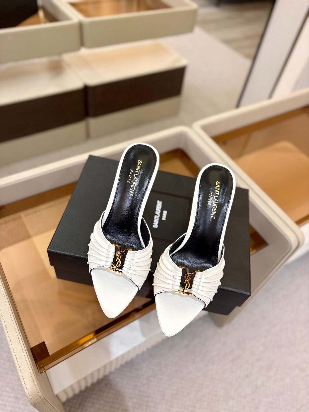 YSL「SAINT LAURENT*」 夏季新品 尖头优雅大气高跟拖鞋 —————————— 尖头设计拉长腿部线条, YSL「SAINT LAURENT*」 夏季新品 尖头优雅大气高跟拖鞋 —————————— 尖头设计拉长腿部线条,