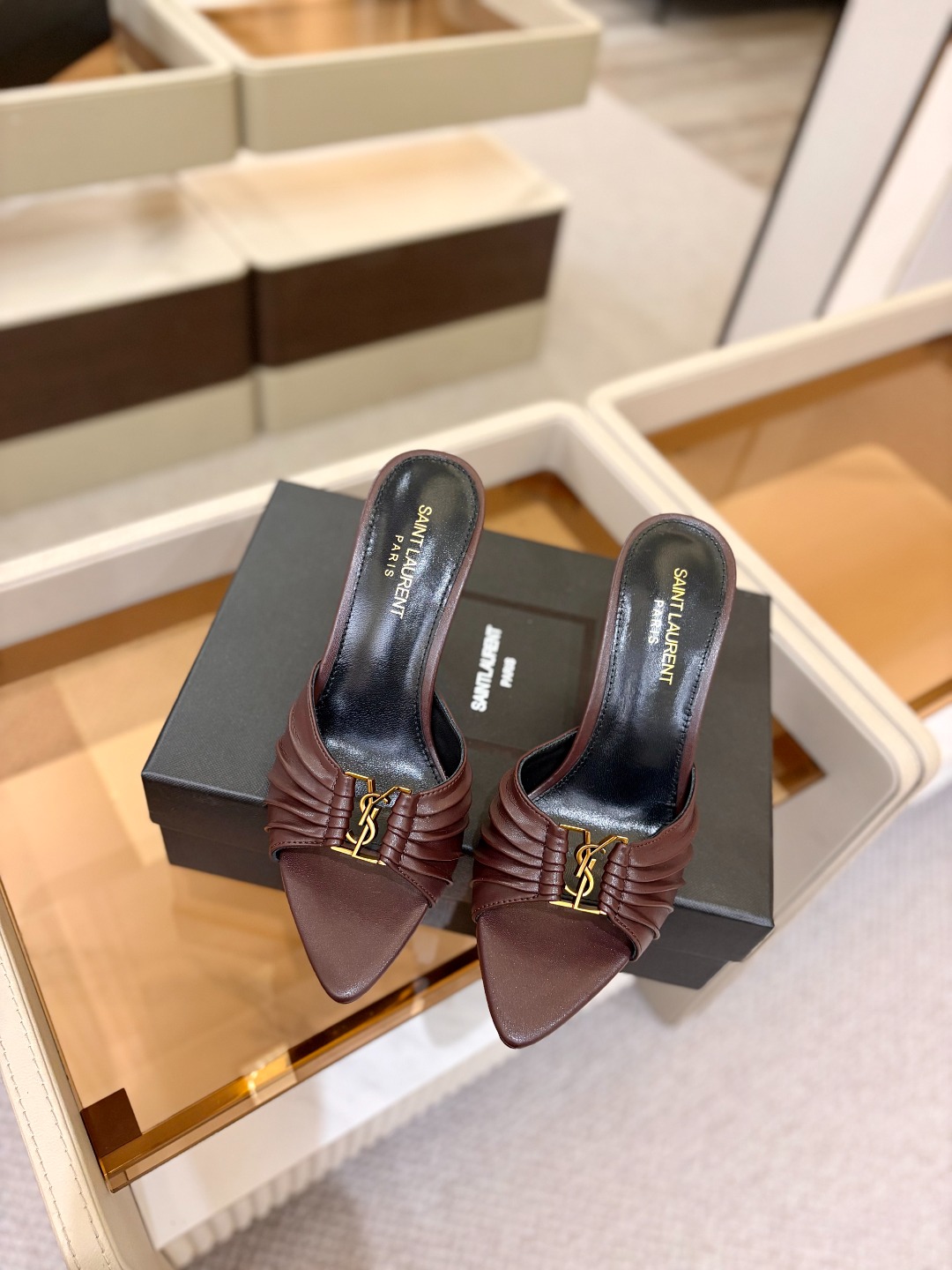 YSL「SAINT LAURENT*」 夏季新品 尖头优雅大气高跟拖鞋 —————————— 尖头设计拉长腿部线条, YSL「SAINT LAURENT*」 夏季新品 尖头优雅大气高跟拖鞋 —————————— 尖头设计拉长腿部线条,