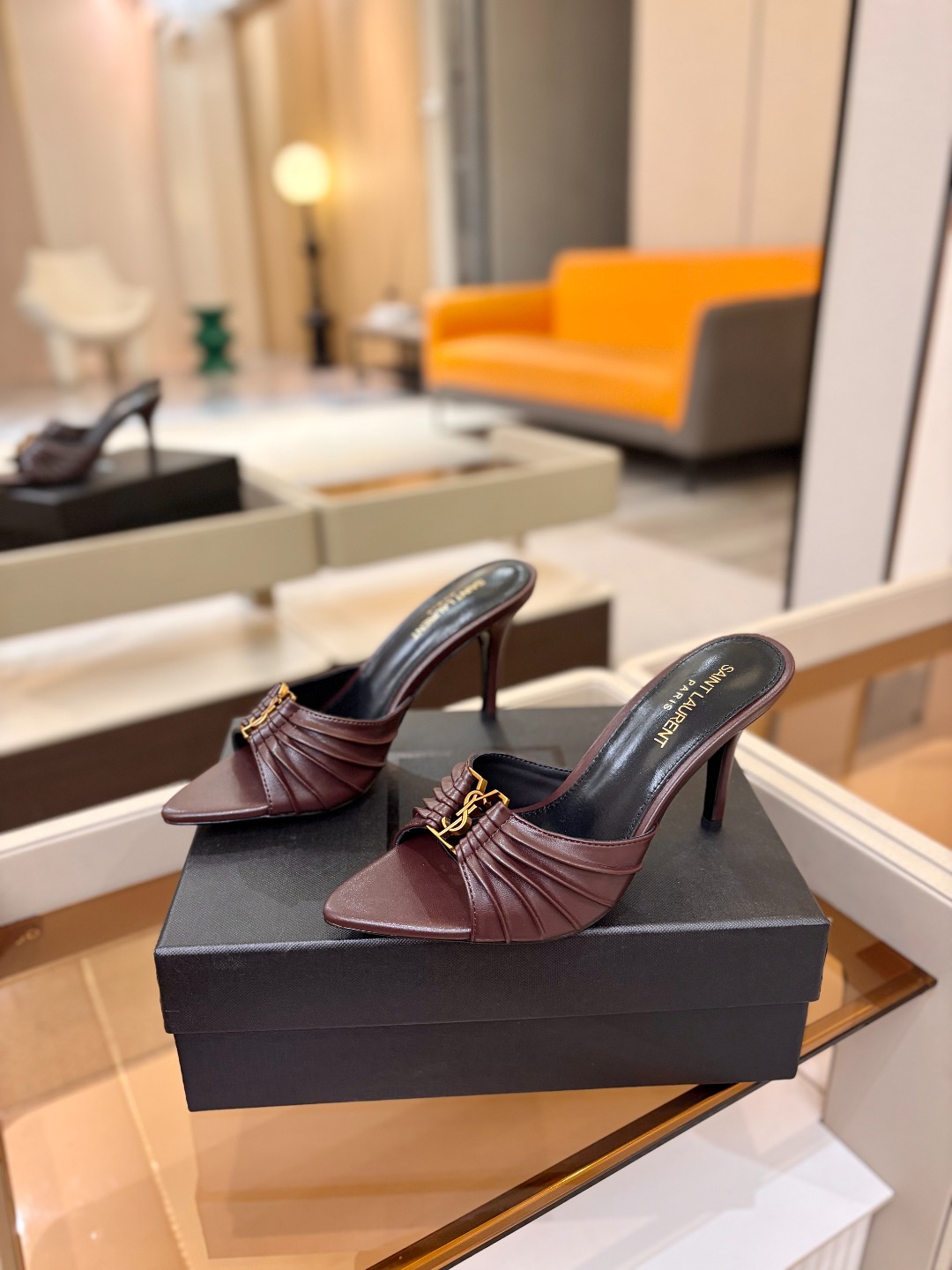 YSL「SAINT LAURENT*」 夏季新品 尖头优雅大气高跟拖鞋 —————————— 尖头设计拉长腿部线条, YSL「SAINT LAURENT*」 夏季新品 尖头优雅大气高跟拖鞋 —————————— 尖头设计拉长腿部线条,