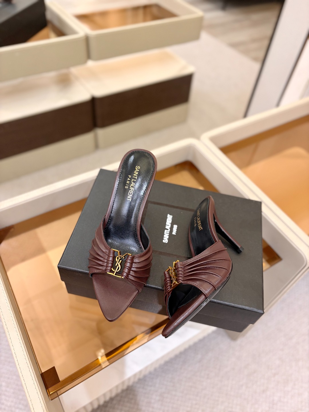 YSL「SAINT LAURENT*」 夏季新品 尖头优雅大气高跟拖鞋 —————————— 尖头设计拉长腿部线条, YSL「SAINT LAURENT*」 夏季新品 尖头优雅大气高跟拖鞋 —————————— 尖头设计拉长腿部线条,