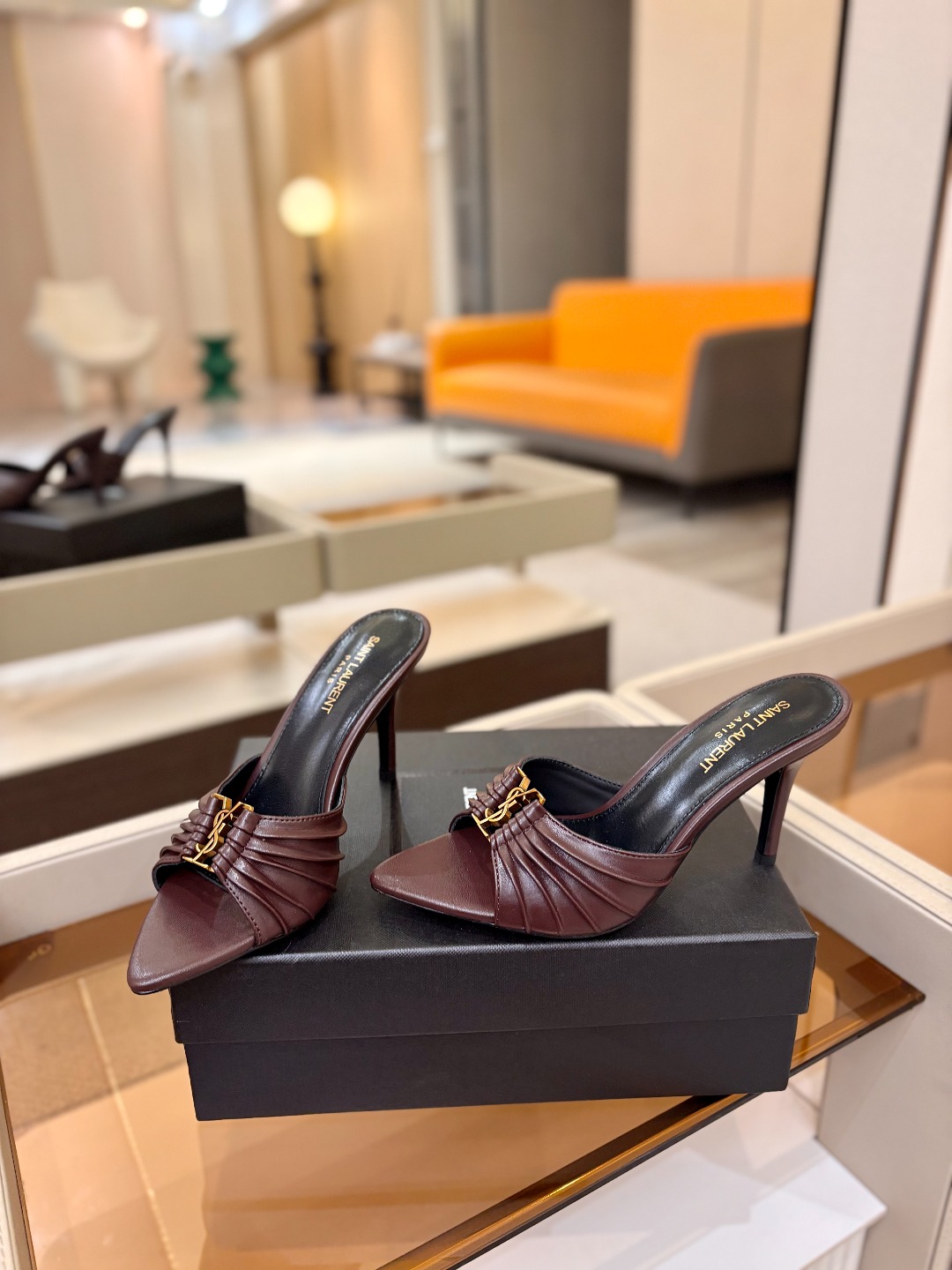 YSL「SAINT LAURENT*」 夏季新品 尖头优雅大气高跟拖鞋 —————————— 尖头设计拉长腿部线条, YSL「SAINT LAURENT*」 夏季新品 尖头优雅大气高跟拖鞋 —————————— 尖头设计拉长腿部线条,