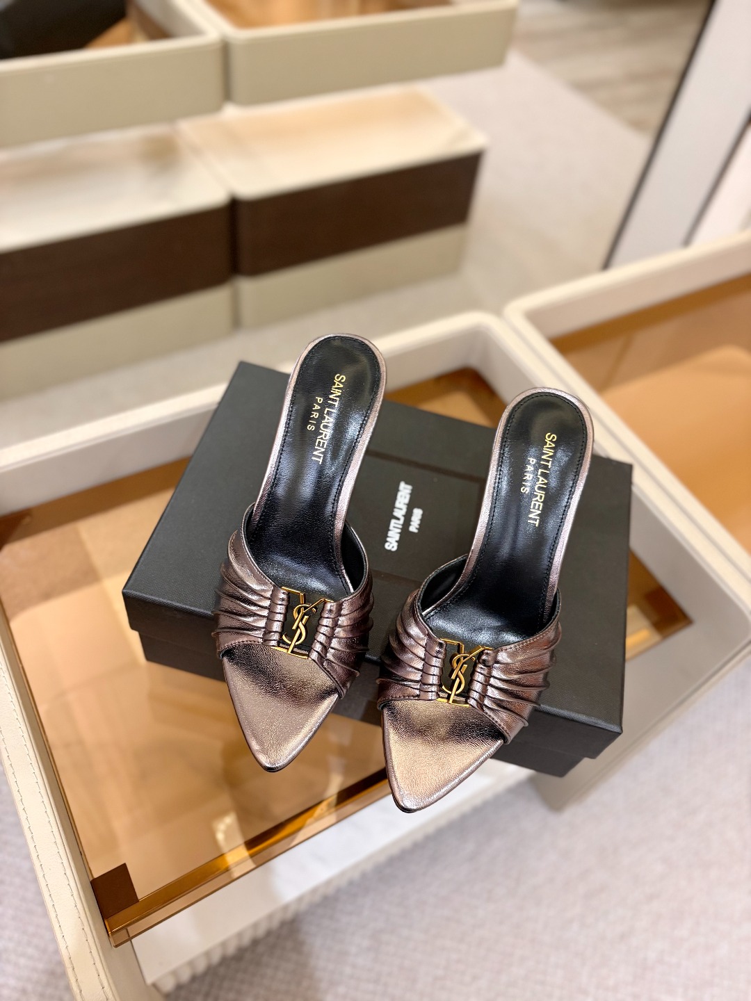 YSL「SAINT LAURENT*」 夏季新品 尖头优雅大气高跟拖鞋 —————————— 尖头设计拉长腿部线条, YSL「SAINT LAURENT*」 夏季新品 尖头优雅大气高跟拖鞋 —————————— 尖头设计拉长腿部线条,