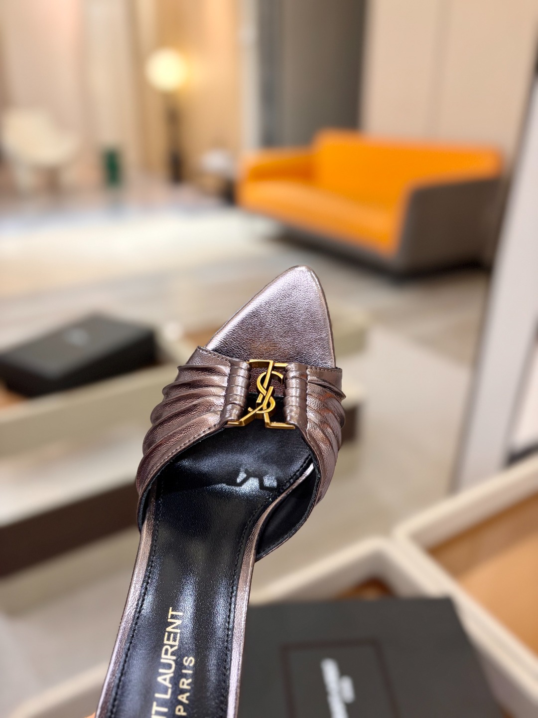 YSL「SAINT LAURENT*」 夏季新品 尖头优雅大气高跟拖鞋 —————————— 尖头设计拉长腿部线条, YSL「SAINT LAURENT*」 夏季新品 尖头优雅大气高跟拖鞋 —————————— 尖头设计拉长腿部线条,