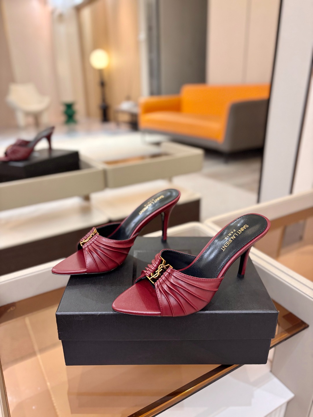 YSL「SAINT LAURENT*」 夏季新品 尖头优雅大气高跟拖鞋 —————————— 尖头设计拉长腿部线条, YSL「SAINT LAURENT*」 夏季新品 尖头优雅大气高跟拖鞋 —————————— 尖头设计拉长腿部线条,
