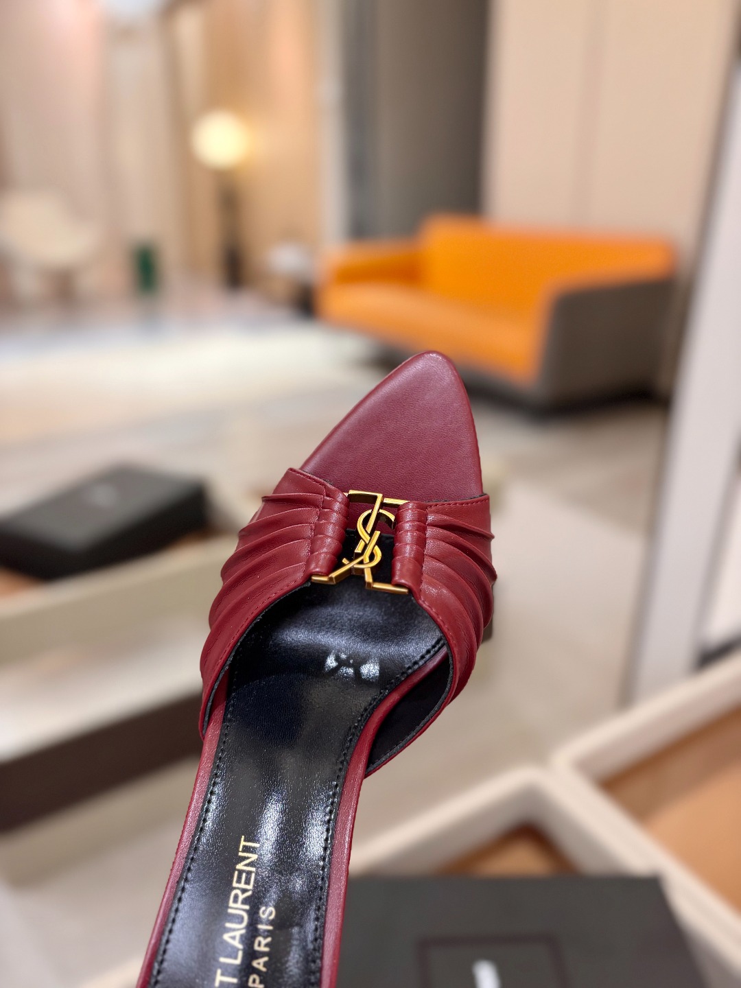 YSL「SAINT LAURENT*」 夏季新品 尖头优雅大气高跟拖鞋 —————————— 尖头设计拉长腿部线条, YSL「SAINT LAURENT*」 夏季新品 尖头优雅大气高跟拖鞋 —————————— 尖头设计拉长腿部线条,