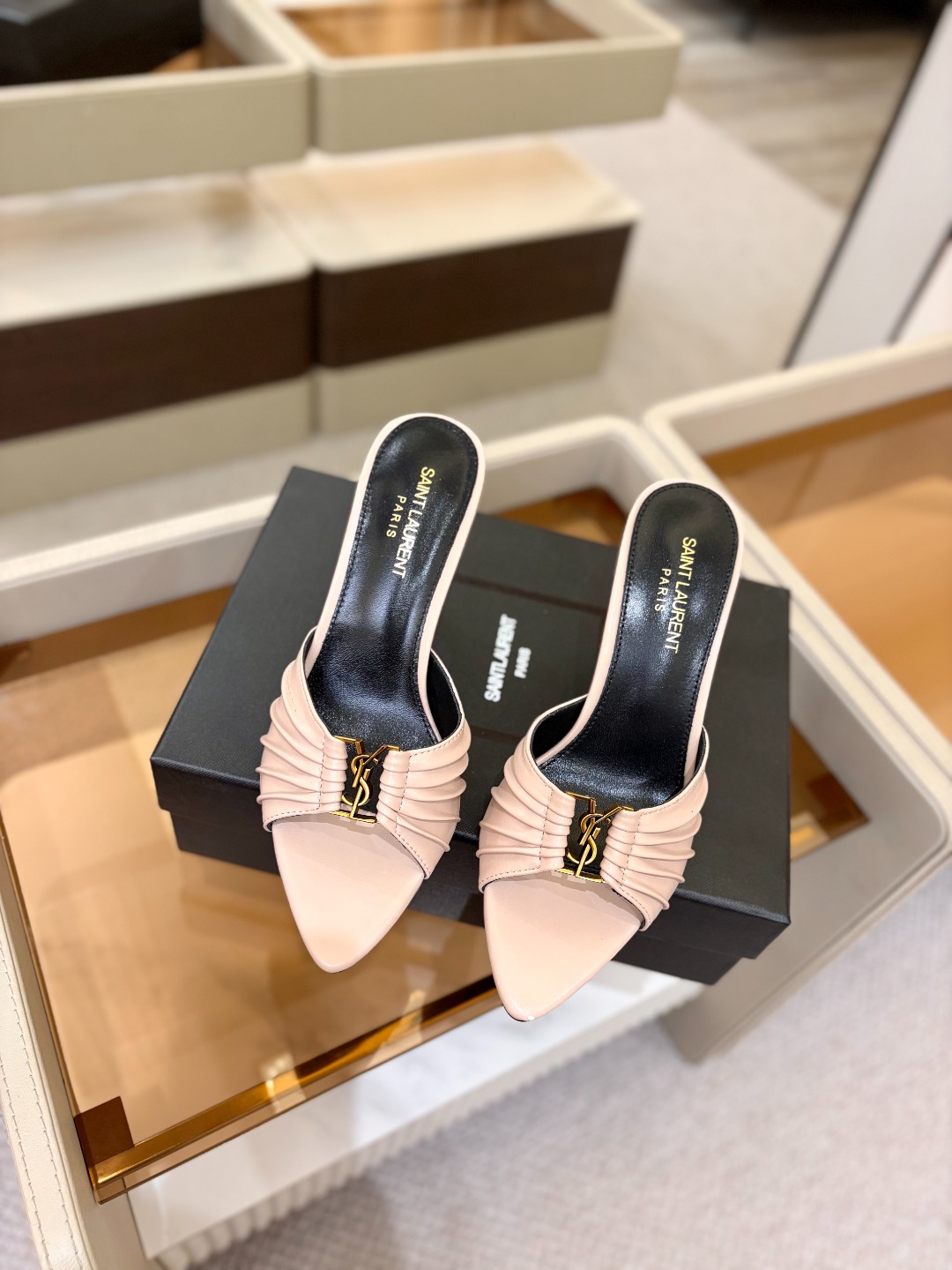 YSL「SAINT LAURENT*」 夏季新品 尖头优雅大气高跟拖鞋 —————————— 尖头设计拉长腿部线条, YSL「SAINT LAURENT*」 夏季新品 尖头优雅大气高跟拖鞋 —————————— 尖头设计拉长腿部线条,
