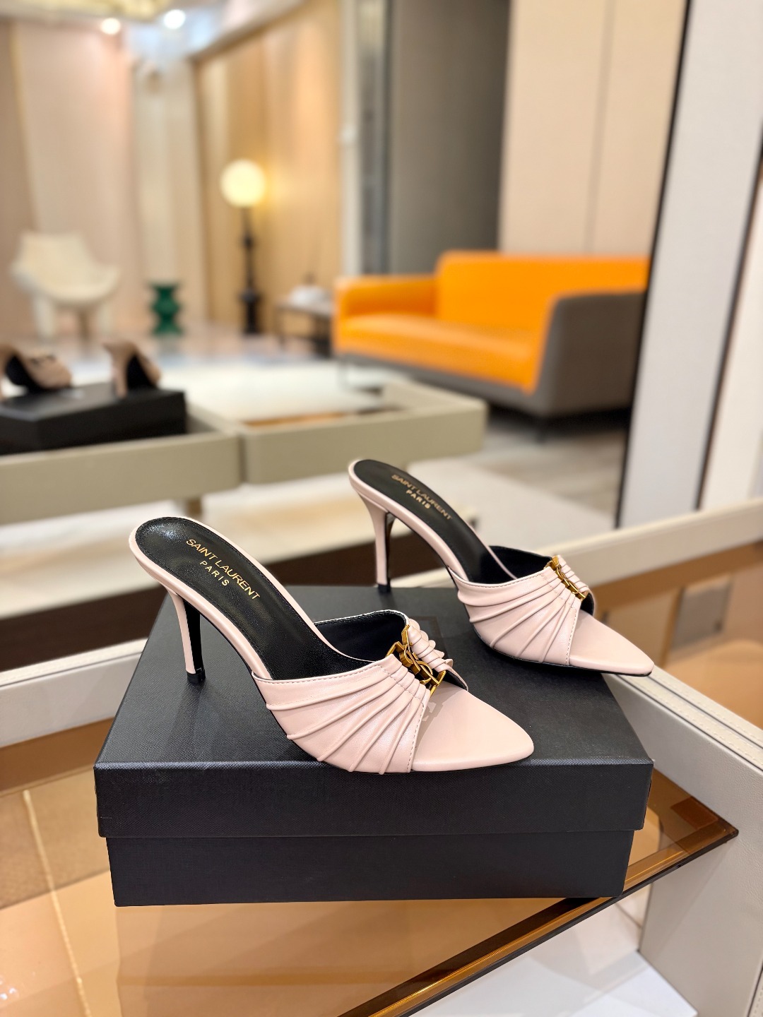 YSL「SAINT LAURENT*」 夏季新品 尖头优雅大气高跟拖鞋 —————————— 尖头设计拉长腿部线条, YSL「SAINT LAURENT*」 夏季新品 尖头优雅大气高跟拖鞋 —————————— 尖头设计拉长腿部线条,