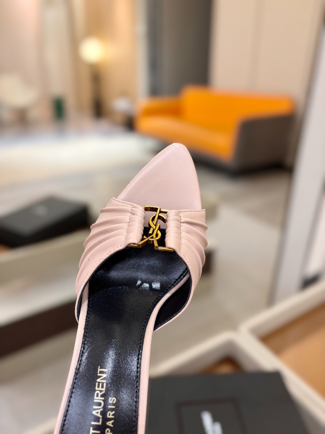 YSL「SAINT LAURENT*」 夏季新品 尖头优雅大气高跟拖鞋 —————————— 尖头设计拉长腿部线条, YSL「SAINT LAURENT*」 夏季新品 尖头优雅大气高跟拖鞋 —————————— 尖头设计拉长腿部线条,