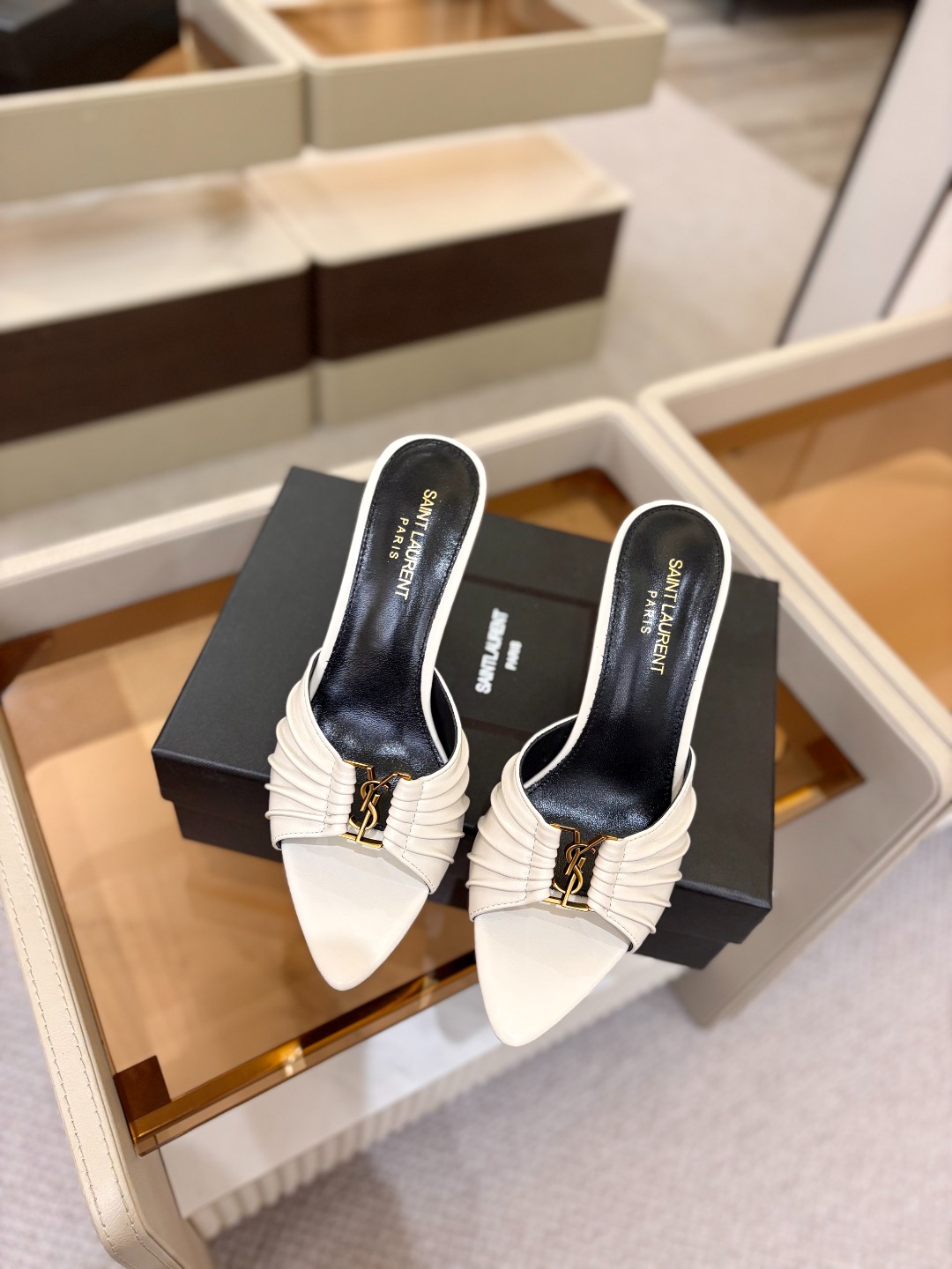 YSL「SAINT LAURENT*」 夏季新品 尖头优雅大气高跟拖鞋 —————————— 尖头设计拉长腿部线条, YSL「SAINT LAURENT*」 夏季新品 尖头优雅大气高跟拖鞋 —————————— 尖头设计拉长腿部线条,