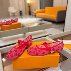 、 Louis Vuitton 官网夏日系列!完美楦型、 新品网钻平底鞋🆕、官网同步更新 Lv烫钻“logo”饰以点缀 、 Louis Vuitton 官网夏日系列!完美楦型、 新品网钻平底鞋🆕、官网同步更新 Lv烫钻“logo”饰以点缀