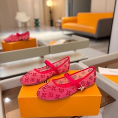 、 Louis Vuitton 官网夏日系列!完美楦型、 新品网钻平底鞋🆕、官网同步更新 Lv烫钻“logo”饰以点缀 、 Louis Vuitton 官网夏日系列!完美楦型、 新品网钻平底鞋🆕、官网同步更新 Lv烫钻“logo”饰以点缀