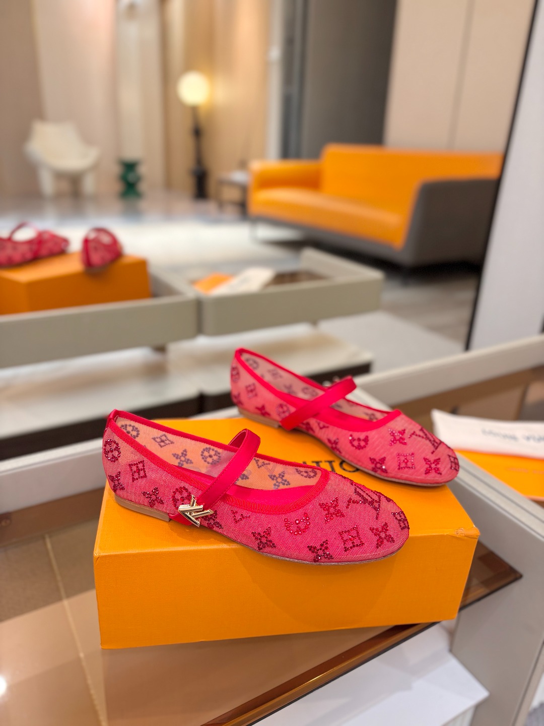 、 Louis Vuitton 官网夏日系列!完美楦型、 新品网钻平底鞋🆕、官网同步更新 Lv烫钻“logo”饰以点缀 、 Louis Vuitton 官网夏日系列!完美楦型、 新品网钻平底鞋🆕、官网同步更新 Lv烫钻“logo”饰以点缀