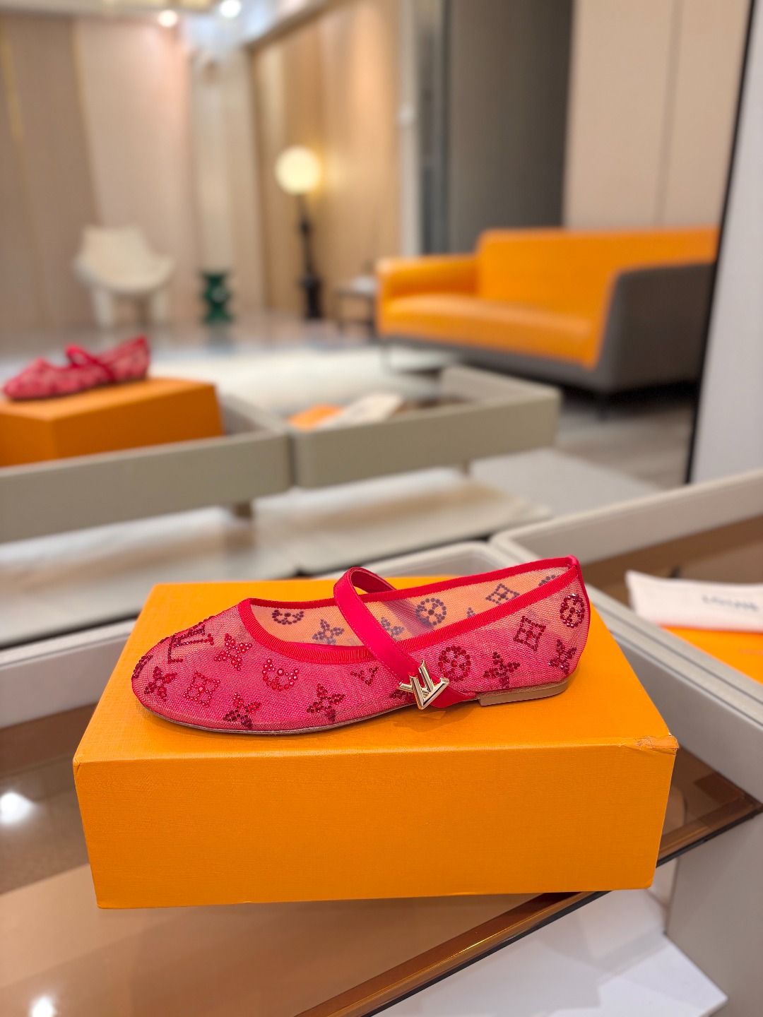 、 Louis Vuitton 官网夏日系列!完美楦型、 新品网钻平底鞋🆕、官网同步更新 Lv烫钻“logo”饰以点缀 、 Louis Vuitton 官网夏日系列!完美楦型、 新品网钻平底鞋🆕、官网同步更新 Lv烫钻“logo”饰以点缀