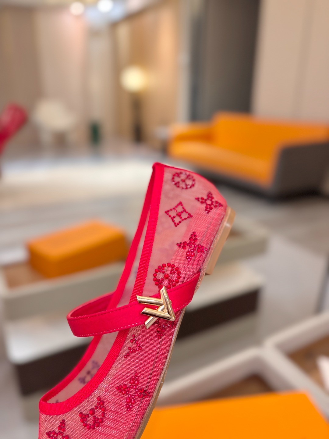 、 Louis Vuitton 官网夏日系列!完美楦型、 新品网钻平底鞋🆕、官网同步更新 Lv烫钻“logo”饰以点缀 、 Louis Vuitton 官网夏日系列!完美楦型、 新品网钻平底鞋🆕、官网同步更新 Lv烫钻“logo”饰以点缀