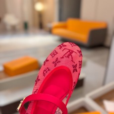、 Louis Vuitton 官网夏日系列!完美楦型、 新品网钻平底鞋🆕、官网同步更新 Lv烫钻“logo”饰以点缀 、 Louis Vuitton 官网夏日系列!完美楦型、 新品网钻平底鞋🆕、官网同步更新 Lv烫钻“logo”饰以点缀