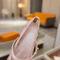、 Louis Vuitton 官网夏日系列!完美楦型、 新品网钻平底鞋🆕、官网同步更新 Lv烫钻“logo”饰以点缀 、 Louis Vuitton 官网夏日系列!完美楦型、 新品网钻平底鞋🆕、官网同步更新 Lv烫钻“logo”饰以点缀