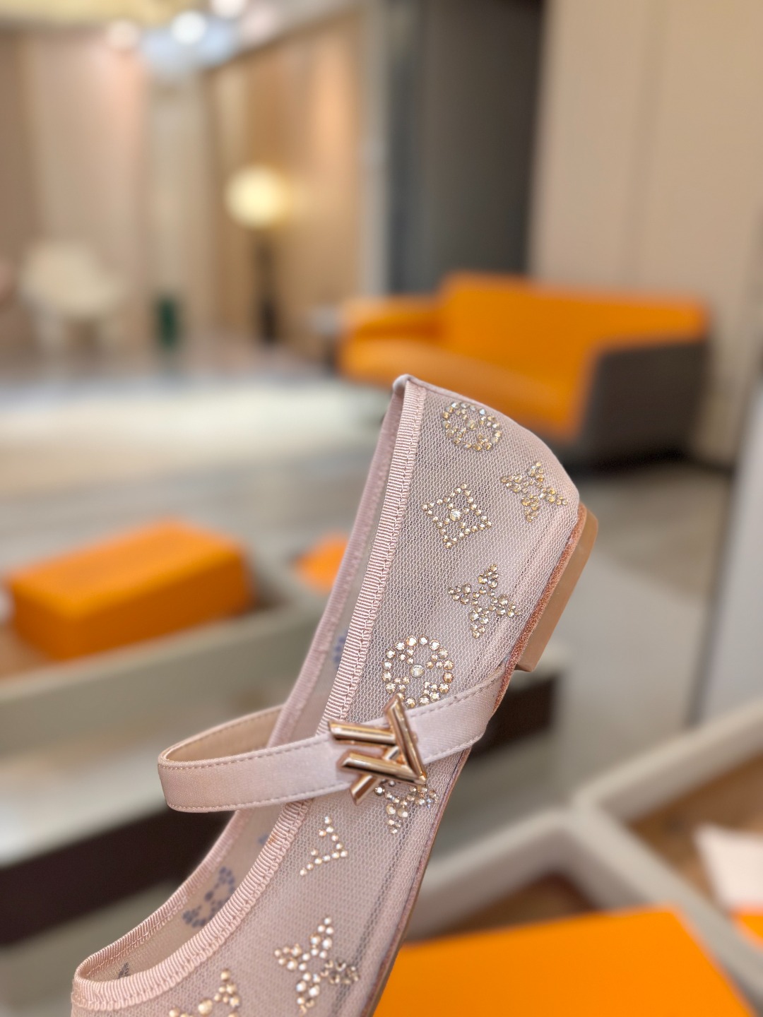 、 Louis Vuitton 官网夏日系列!完美楦型、 新品网钻平底鞋🆕、官网同步更新 Lv烫钻“logo”饰以点缀 、 Louis Vuitton 官网夏日系列!完美楦型、 新品网钻平底鞋🆕、官网同步更新 Lv烫钻“logo”饰以点缀