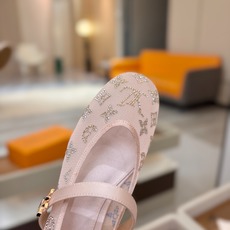 、 Louis Vuitton 官网夏日系列!完美楦型、 新品网钻平底鞋🆕、官网同步更新 Lv烫钻“logo”饰以点缀 、 Louis Vuitton 官网夏日系列!完美楦型、 新品网钻平底鞋🆕、官网同步更新 Lv烫钻“logo”饰以点缀