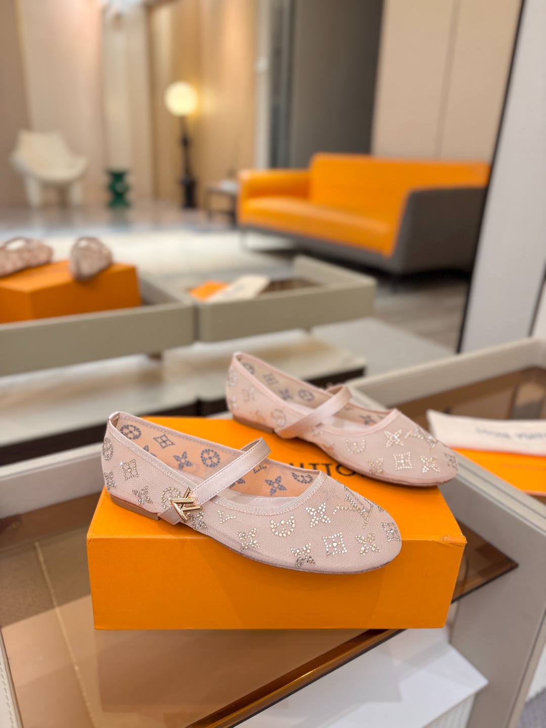 、 Louis Vuitton 官网夏日系列!完美楦型、 新品网钻平底鞋🆕、官网同步更新 Lv烫钻“logo”饰以点缀 、 Louis Vuitton 官网夏日系列!完美楦型、 新品网钻平底鞋🆕、官网同步更新 Lv烫钻“logo”饰以点缀